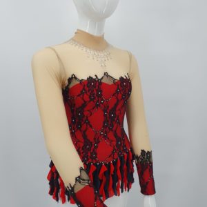 Justaucorps en location de couleur rouge avec dentelle noir