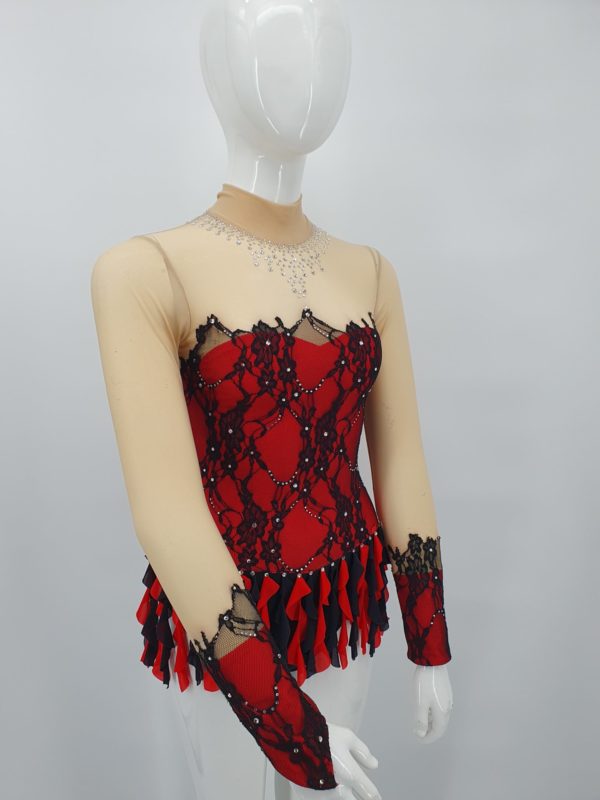 Justaucorps en location de couleur rouge avec dentelle noir